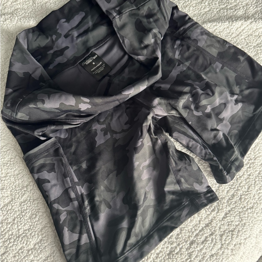 CVG Black Gray Camo Athletic Shorts M 5”